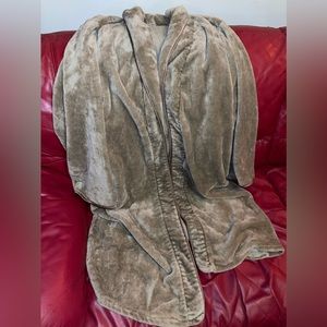 Brookstone SPA robe
